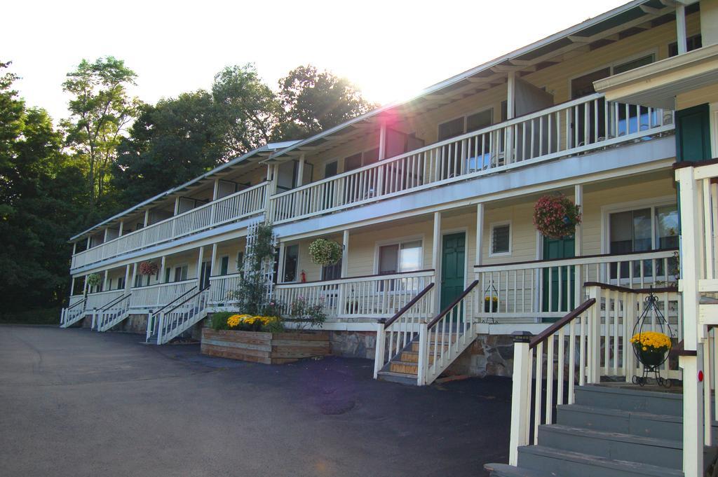 Inn On The Hill Lake George Exteriör bild